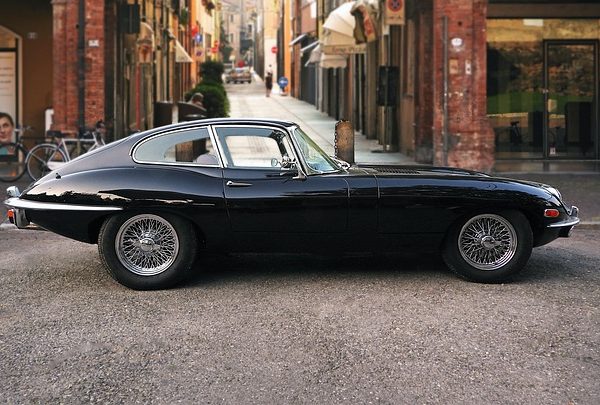 classic-cars-modern-car-fast-car-cars-640x480-51810978.jpeg