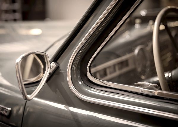 classic-cars-modern-car-fast-car-cars-640x480-74549305.jpeg