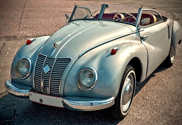 classic-cars-modern-car-fast-car-cars-640x480-51190370.jpeg