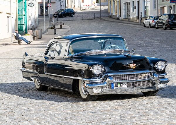 classic-cars-modern-car-fast-car-cars-640x480-70980710.jpeg
