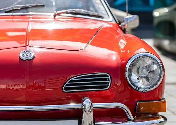 classic-cars-modern-car-fast-car-cars-640x480-85921783.jpeg