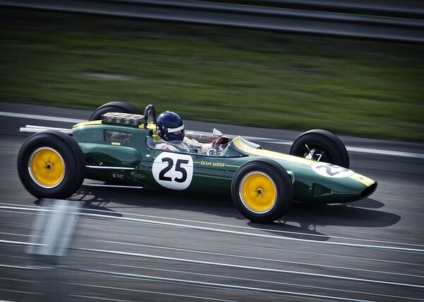 classic-cars-modern-car-fast-car-cars-640x480-93930348.jpeg