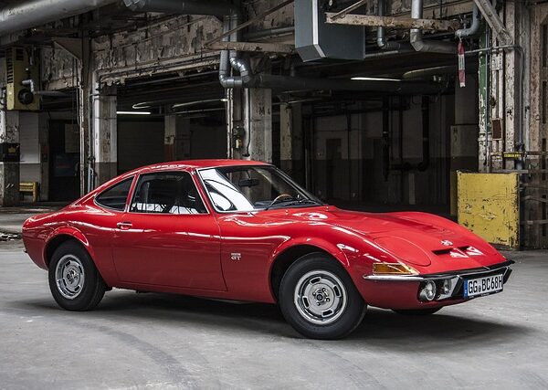 classic-cars-modern-car-fast-car-cars-640x480-98064791.jpeg