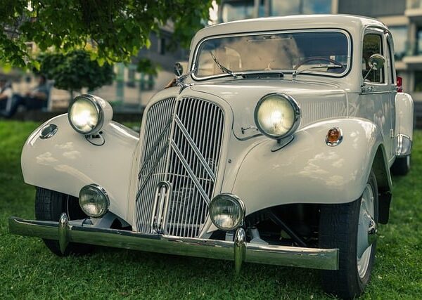 classic-cars-modern-car-fast-car-cars-640x480-67820411.jpeg