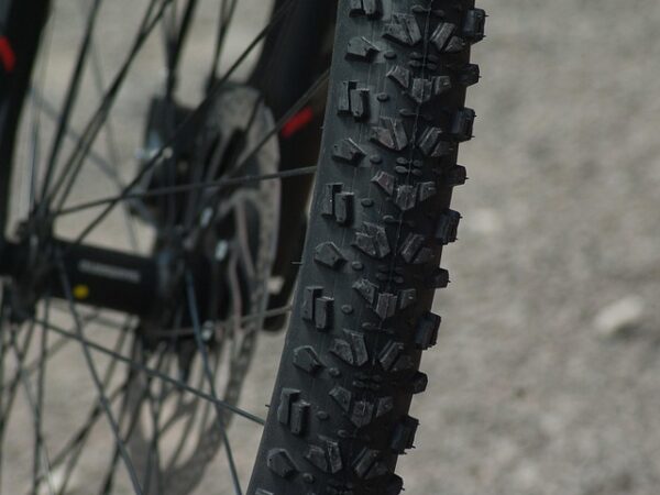 flat-tire-assistance-640x480-8763027.jpeg