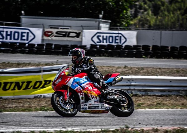 motorcycle-640x480-34498164.jpeg
