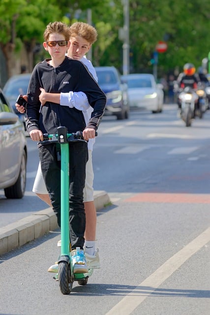select-road-safety-tips-640x480-70325519.jpeg