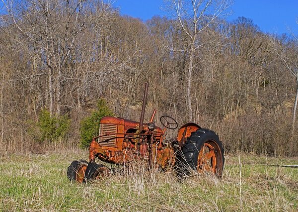 select-tractors-640x480-49843209.jpeg