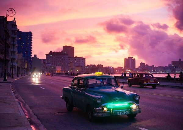 cars-640x480-22663015.jpeg