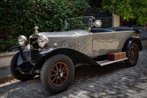cars-640x480-65212085.jpeg