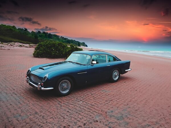cars-640x480-83171894.jpeg