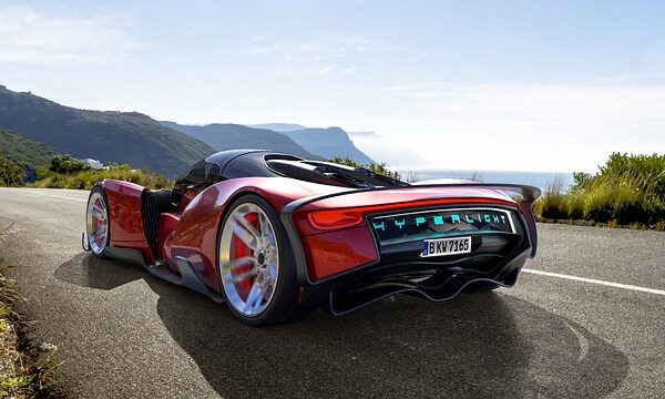 fast-car-640x480-63124173.jpeg