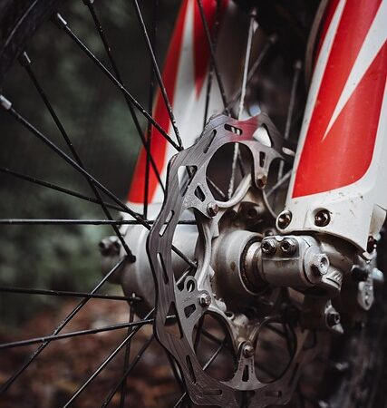 flat-tire-assistance-640x480-29154530.jpeg