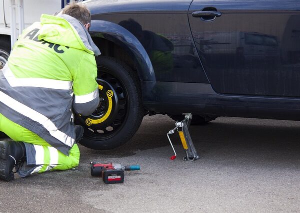 flat-tire-assistance-640x480-87661668.jpeg