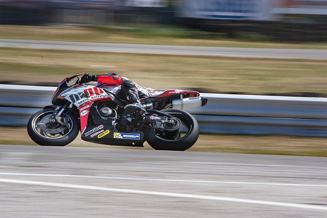 motorcycles-640x480-4209080.jpeg