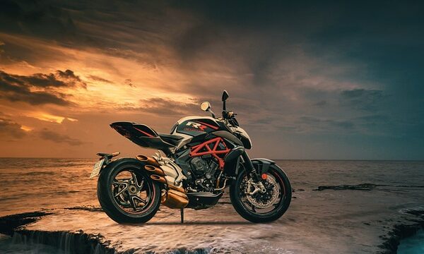 motorcycles-640x480-65139336.jpeg