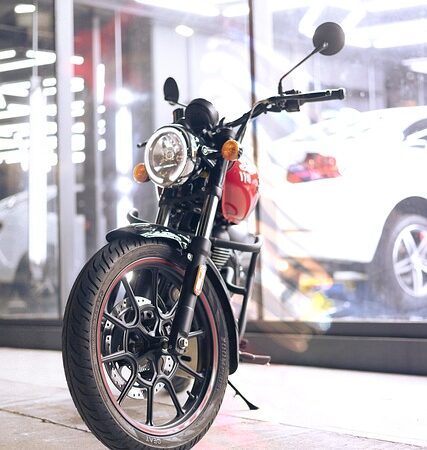 motorcycles-640x480-71360817.jpeg