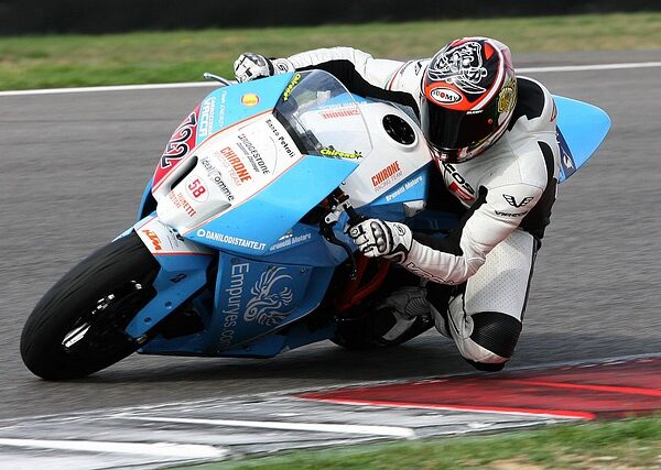 motorcycles-640x480-92880364.jpeg