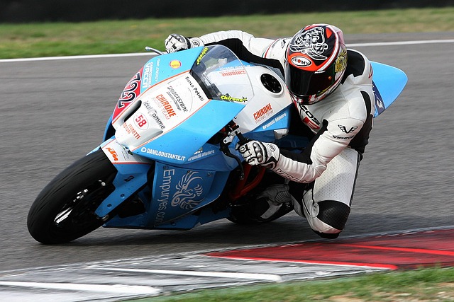motorcycles-640x480-92880364.jpeg