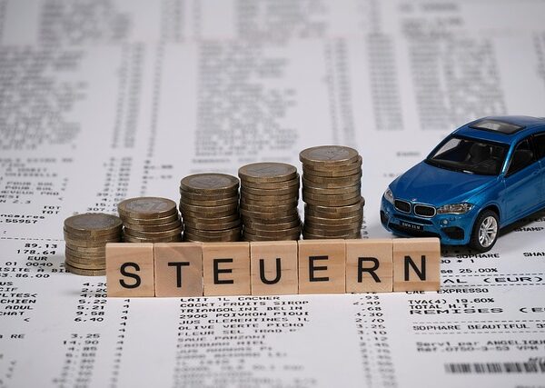 select-car-insurance-640x480-48890715.jpeg