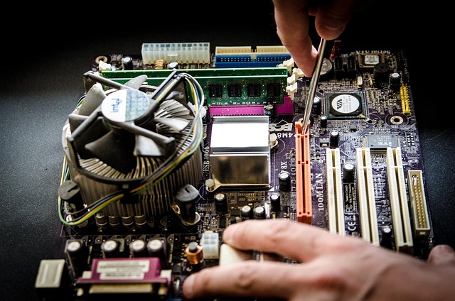 select-frame-repair-640x480-2978406.jpeg