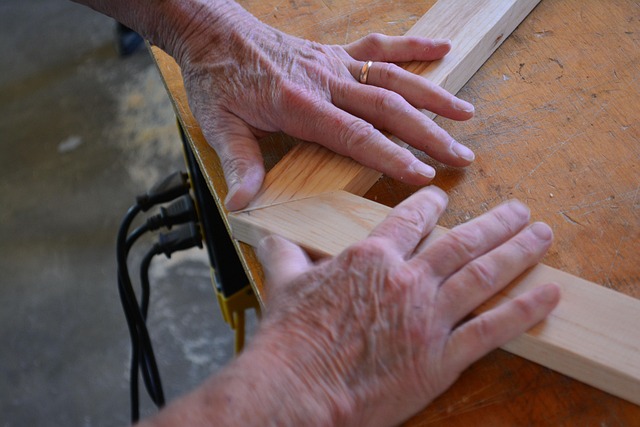 select-frame-repair-640x480-40792566.jpeg