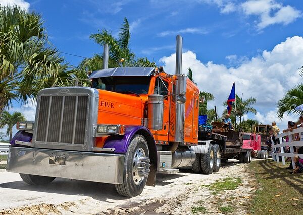 select-heavy-duty-trucks-640x480-68409617.jpeg