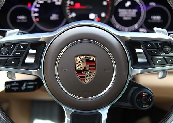 select-in-car-infotainment-640x480-39785226.jpeg