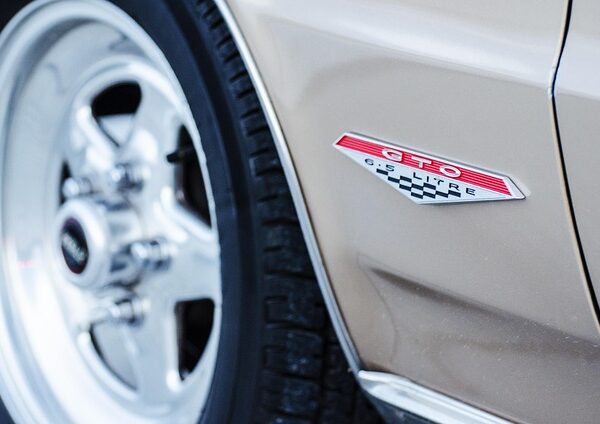 select-muscle-cars-640x480-29319894.jpeg