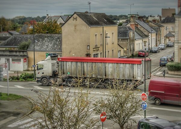 select-semi-trucks-640x480-24058549.jpeg