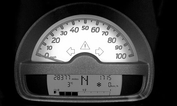 select-smart-car-tech-640x480-31616257.jpeg