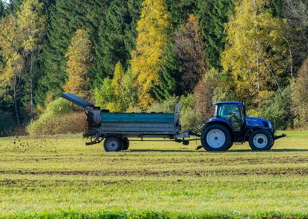 select-tractors-640x480-24835485.jpeg