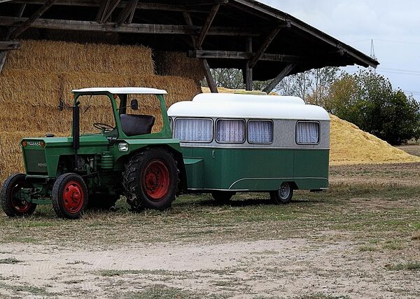 select-tractors-640x480-30022944.jpeg