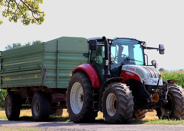 select-tractors-640x480-44751708.jpeg