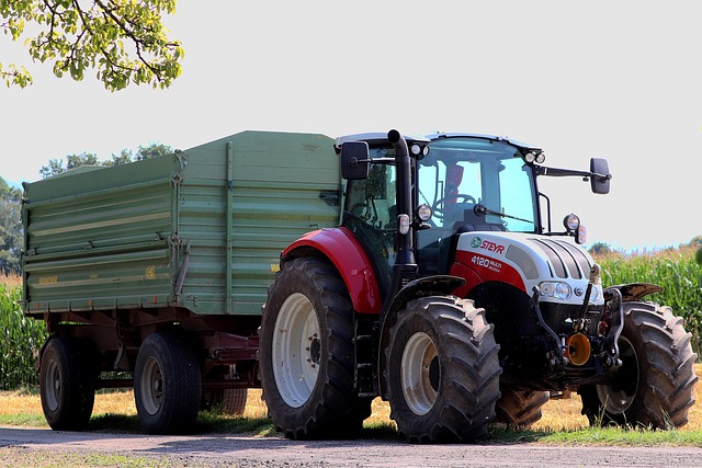 select-tractors-640x480-44751708.jpeg