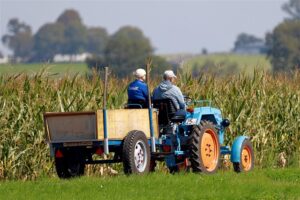 select-tractors-640x480-79789167.jpeg