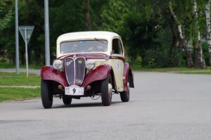 select-vehicle-history-reports-640x480-71193297.jpeg