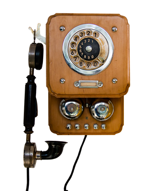select-vehicle-to-vehicle-communication-640x480-68348647.png
