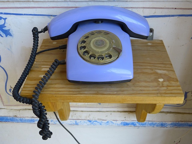 select-vehicle-to-vehicle-communication-640x480-87086439.jpeg