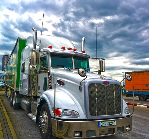 trucks-640x480-25443968.jpeg