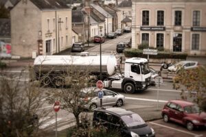 trucks-640x480-51352735.jpeg