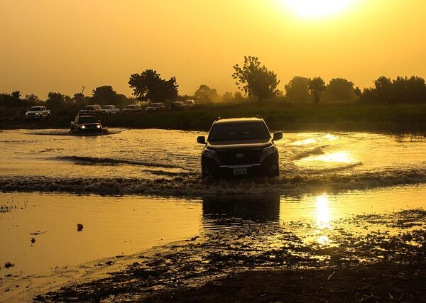 cars-640x480-62550806.jpeg
