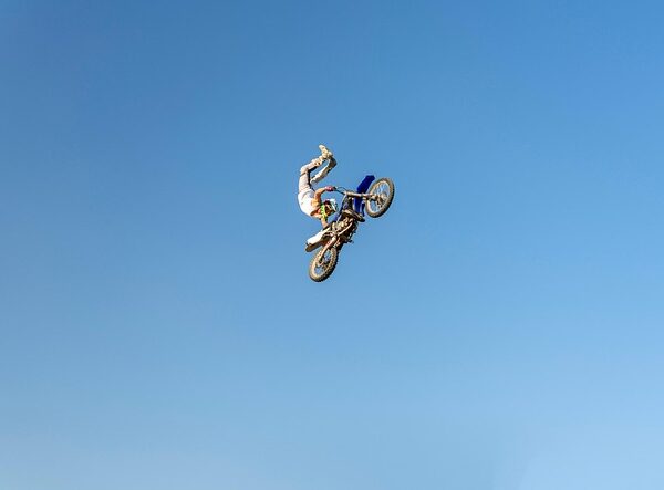 motorcycle-640x480-34381477.jpeg