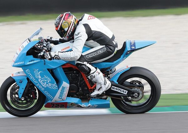 motorcycle-640x480-66546554.jpeg