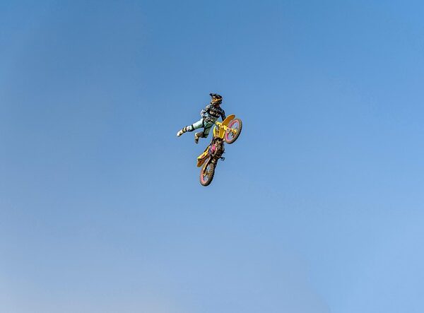 motorcycle-640x480-83363230.jpeg