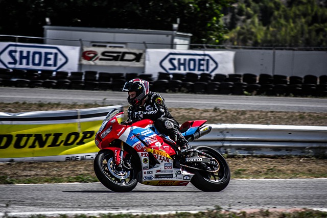 motorcycle-640x480-92126382.jpeg