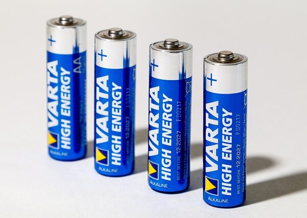 select-car-batteries-640x480-91148128.jpeg