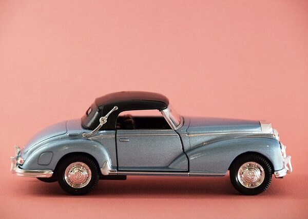 select-car-insurance-640x480-75711644.jpeg
