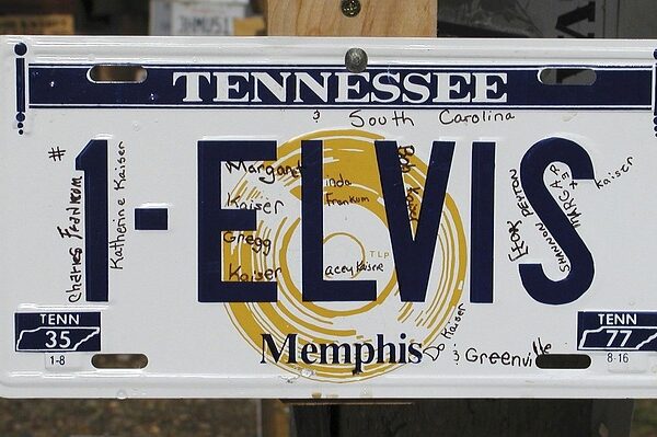 select-license-plate-privacy-640x480-48427765.jpeg
