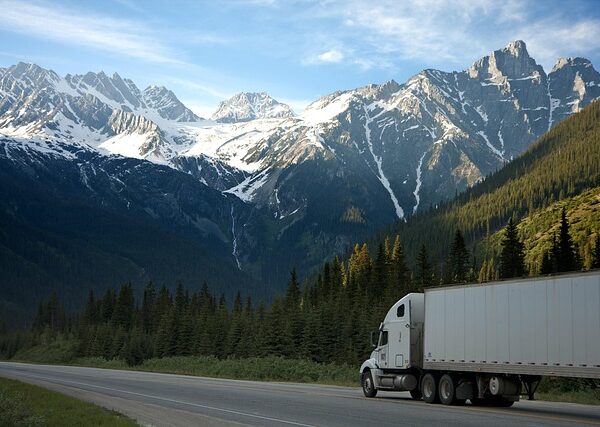 select-semi-trucks-640x480-1963996.jpeg
